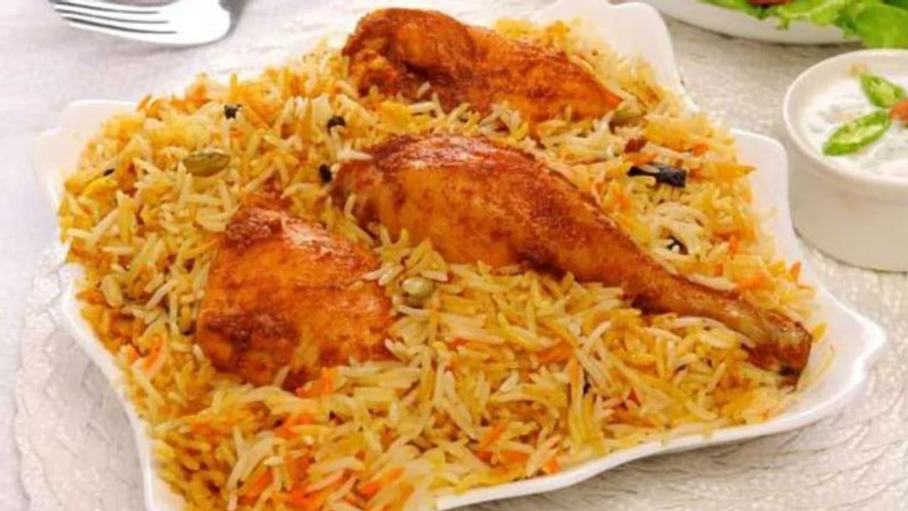 బిర్యానీ తిన్న పాపానికి... కుటుంబం మొత్తం...