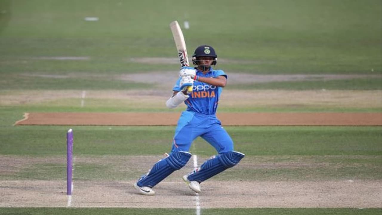 ১৭ বছর বয়সে ডবল সেঞ্চুরি, নতুন ইতিহাস গড়লেন মুম্বাইয়ের যশস্বী ১৭ বছর বয়সে ডবল সেঞ্চুরি, নতুন ইতিহাস গড়লেন মুম্বাইয়ের যশস্বী