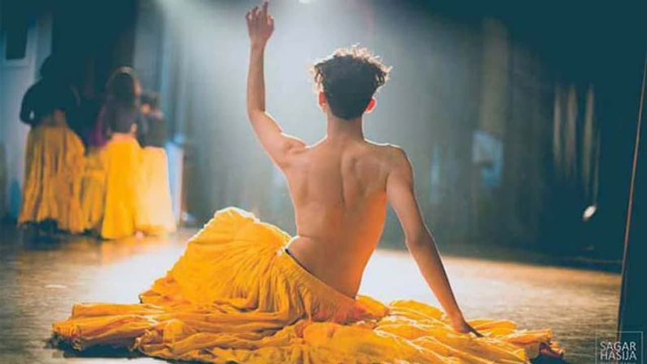 'ഇതൊരാണിന് ചേര്ന്നതല്ല, നീ ആണിനെപ്പോലെ പെരുമാറണം' പരിഹാസവും ഉപദ്രവവും; ഇന്ത്യയിലെ ആദ്യ പുരുഷ ബെല്ലിഡാന്സറുടെ അനുഭവം 'ഇതൊരാണിന് ചേര്ന്നതല്ല, നീ ആണിനെപ്പോലെ പെരുമാറണം' പരിഹാസവും ഉപദ്രവവും; ഇന്ത്യയിലെ ആദ്യ പുരുഷ ബെല്ലിഡാന്സറുടെ അനുഭവം