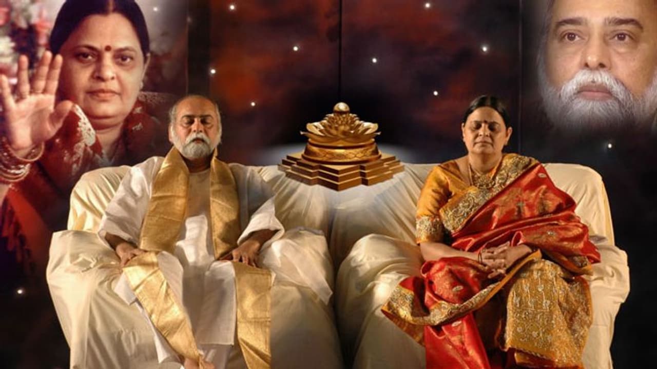 దేశం విడిచి పోలేదు, మేం బాగున్నాం: అజ్ఞాతం వీడిన కల్కి దంపతులు దేశం విడిచి పోలేదు, మేం బాగున్నాం: అజ్ఞాతం వీడిన కల్కి దంపతులు