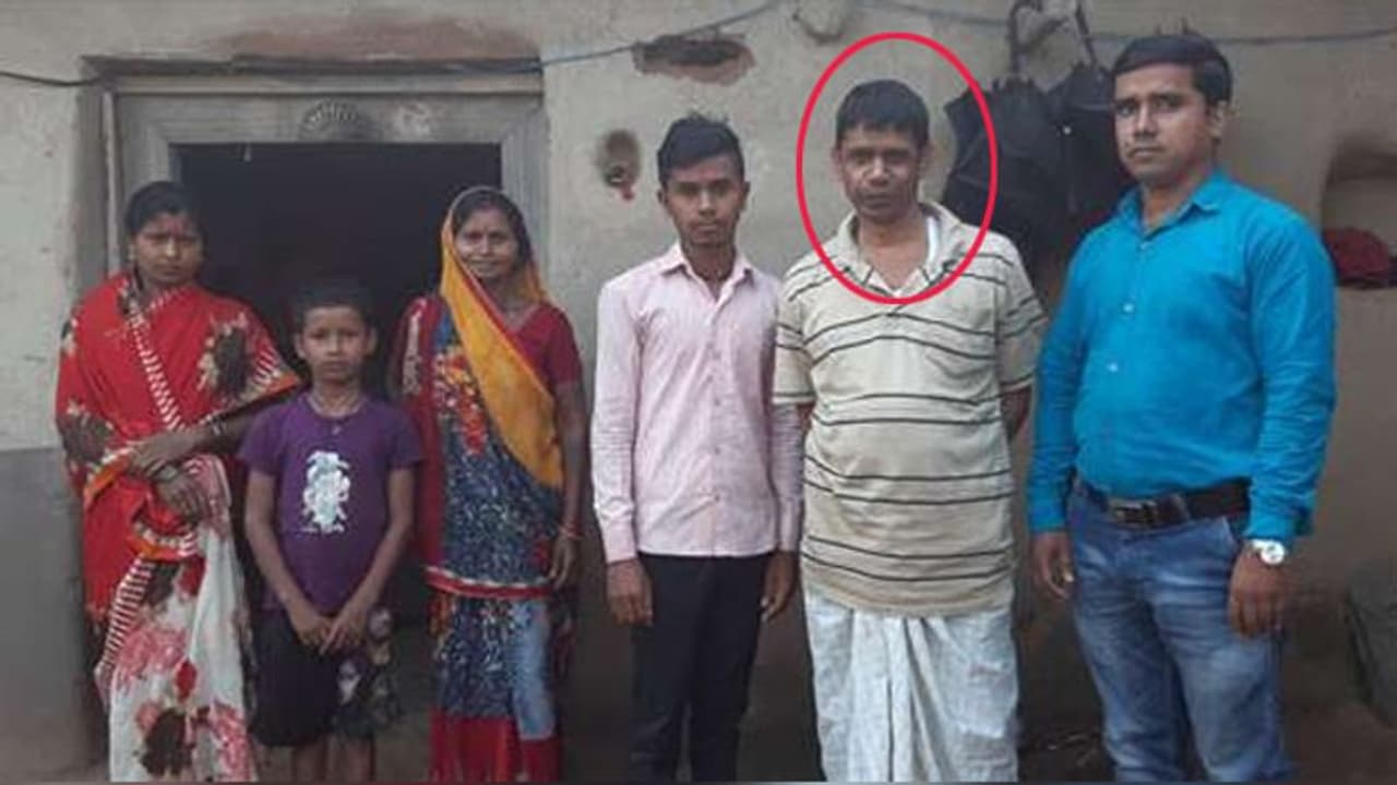 डेढ़ साल बाद अफगानिस्तान में तालिबान की कैद से यूं निकलकर घर पहुंचा एक मजदूर डेढ़ साल बाद अफगानिस्तान में तालिबान की कैद से यूं निकलकर घर पहुंचा एक मजदूर