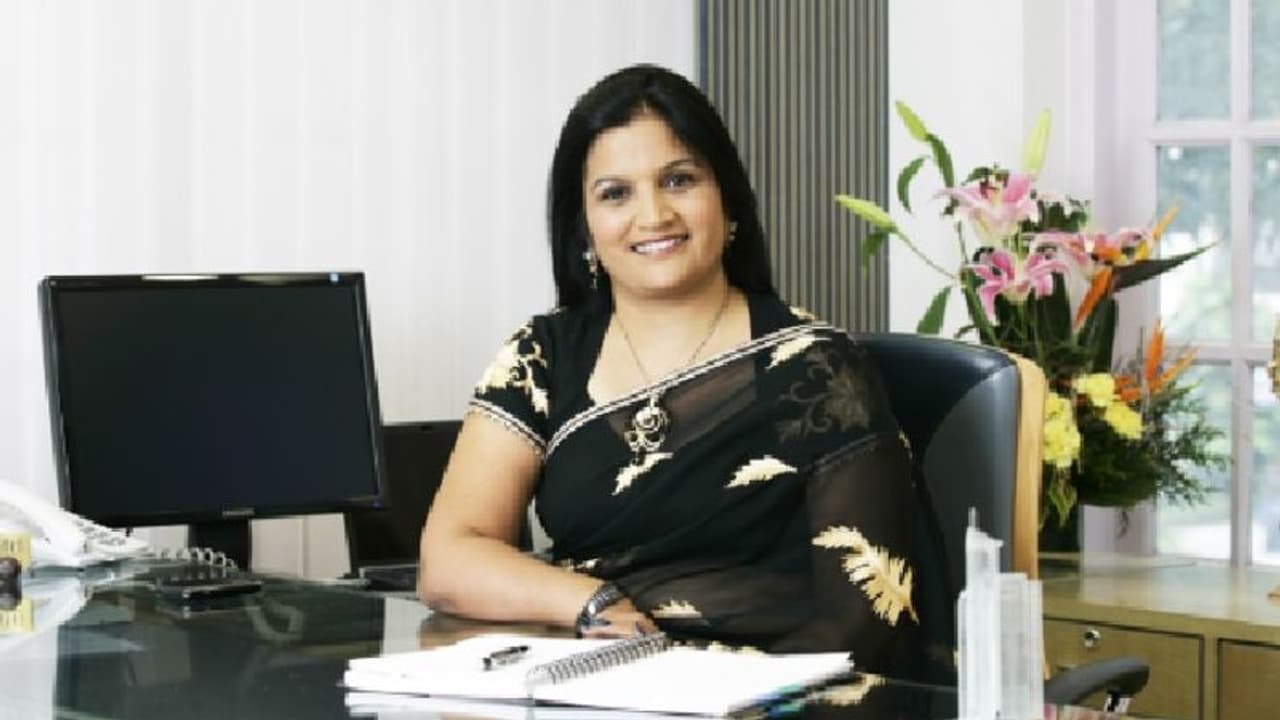 ದಿಲ್ಲಿ ಏರ್‌ಪೋರ್ಟ್‌ನಲ್ಲಿ ಮಂತ್ರಿ ಡೆವಲಪರ್ಸ್ ಮಾಲೀಕನ ಪತ್ನಿಗೆ ತಡೆ!