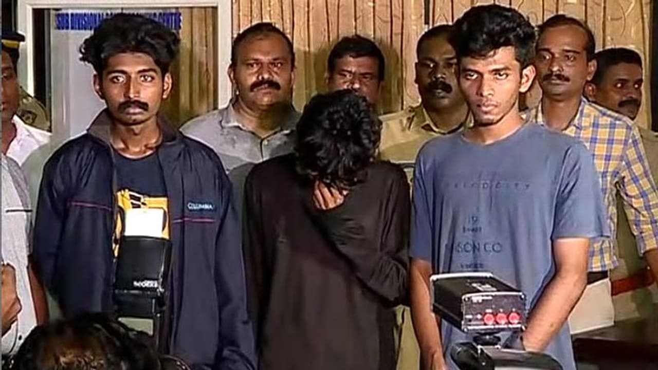 ഗുരുവായൂർ കൊലപാതകം: പ്രതികളെ ഇന്ന് കോടതയിൽ ഹാജരാക്കും ഗുരുവായൂർ കൊലപാതകം: പ്രതികളെ ഇന്ന് കോടതയിൽ ഹാജരാക്കും