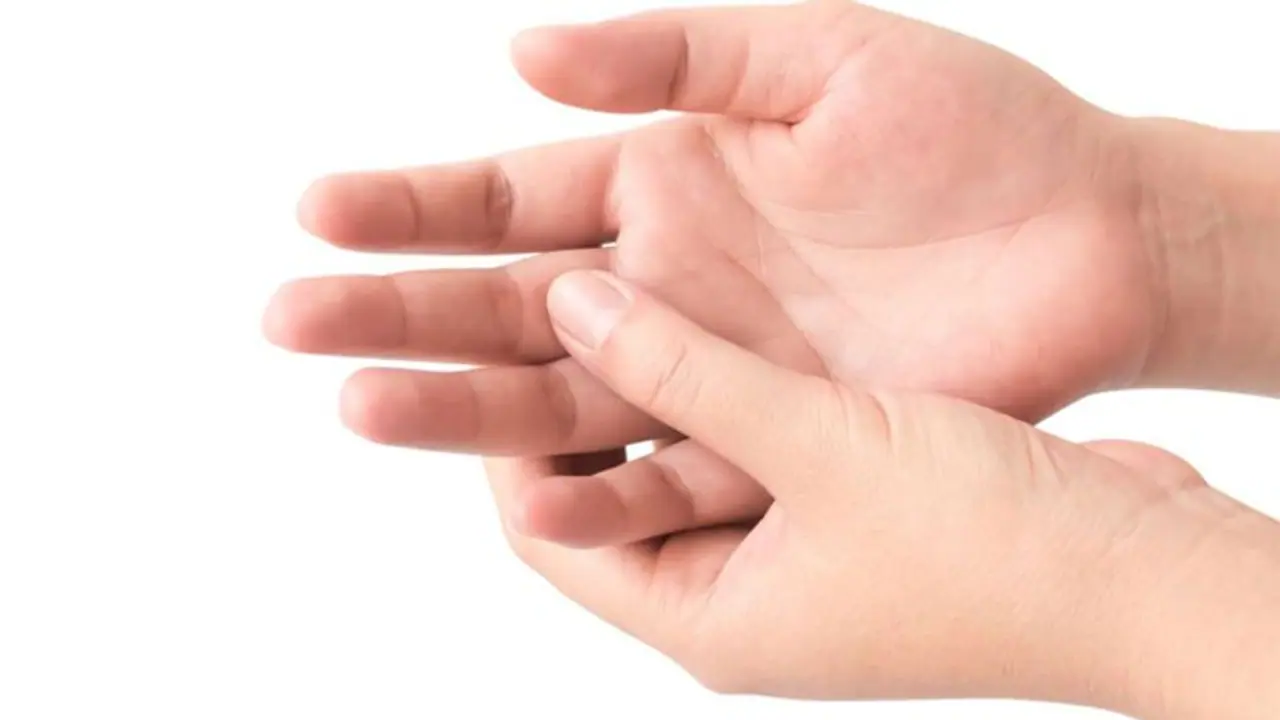 हथेली में खुजली हो तो हो सकता है पैसों का फायदा, ये हैं धन लाभ से जुड़े ऐसे ही 10 संकेत हथेली में खुजली हो तो हो सकता है पैसों का फायदा, ये हैं धन लाभ से जुड़े ऐसे ही 10 संकेत