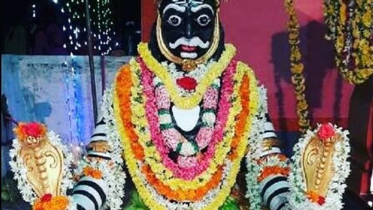 ಕೊರಗಜ್ಜ ಕಟ್ಟೆ ಪ್ರಕರಣ: ಪರ ವಿರೋಧದ ಕೂಗು ಕೊರಗಜ್ಜ ಕಟ್ಟೆ ಪ್ರಕರಣ: ಪರ ವಿರೋಧದ ಕೂಗು