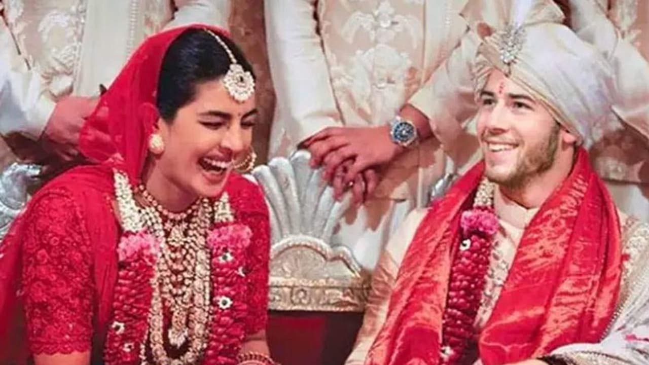 हालांकि प्रियंका चोपड़ा देश से बाहर है। लेकिन पिछले साल शादी होने के कारण वह पहली बार करवा चौथ मना रही हैं। पिछले साल ही प्रियंका चोपड़ा ने जोधपुर के उम्मेद भवन पैलेस में अमेरिकन सिंगर निक जोनस से शादी की थी।