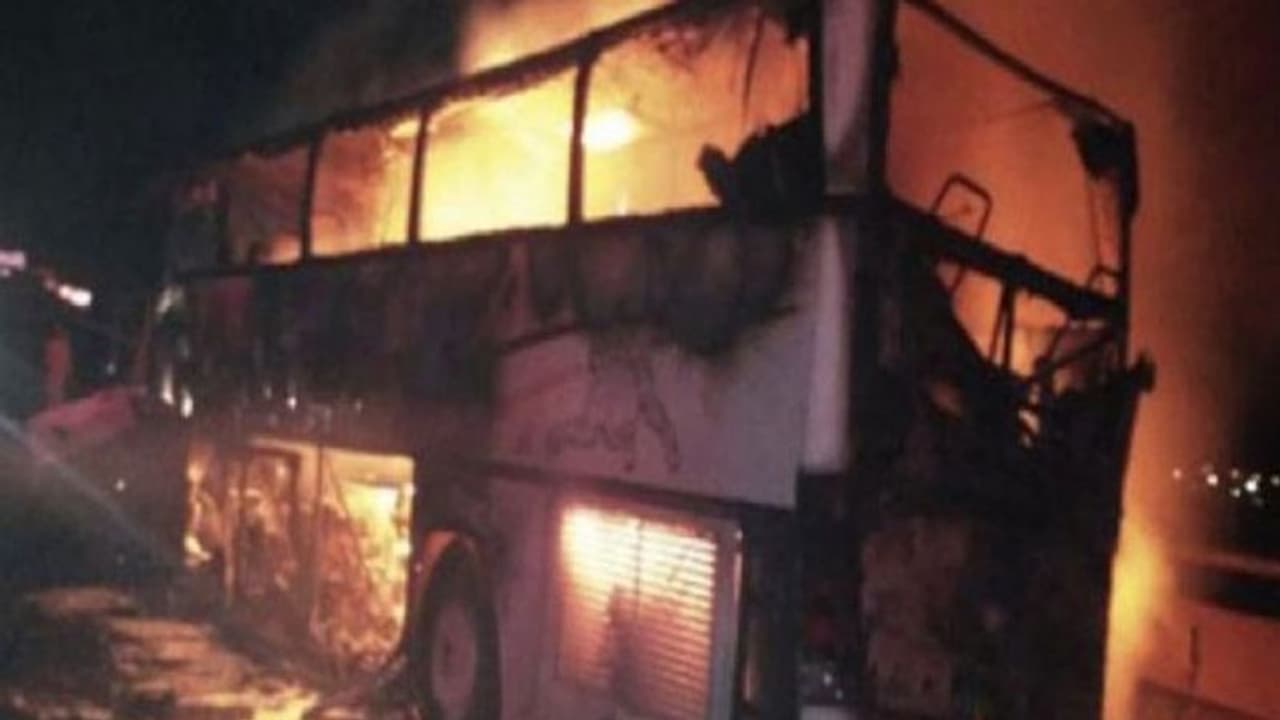 சவுதி அரேபியாவில் அதிர பயங்கர விபத்து... புனித யாத்திரை சென்ற 35 பயணிகள் உடல் கருகி உயிரிழப்பு..! சவுதி அரேபியாவில் அதிர பயங்கர விபத்து... புனித யாத்திரை சென்ற 35 பயணிகள் உடல் கருகி உயிரிழப்பு..!