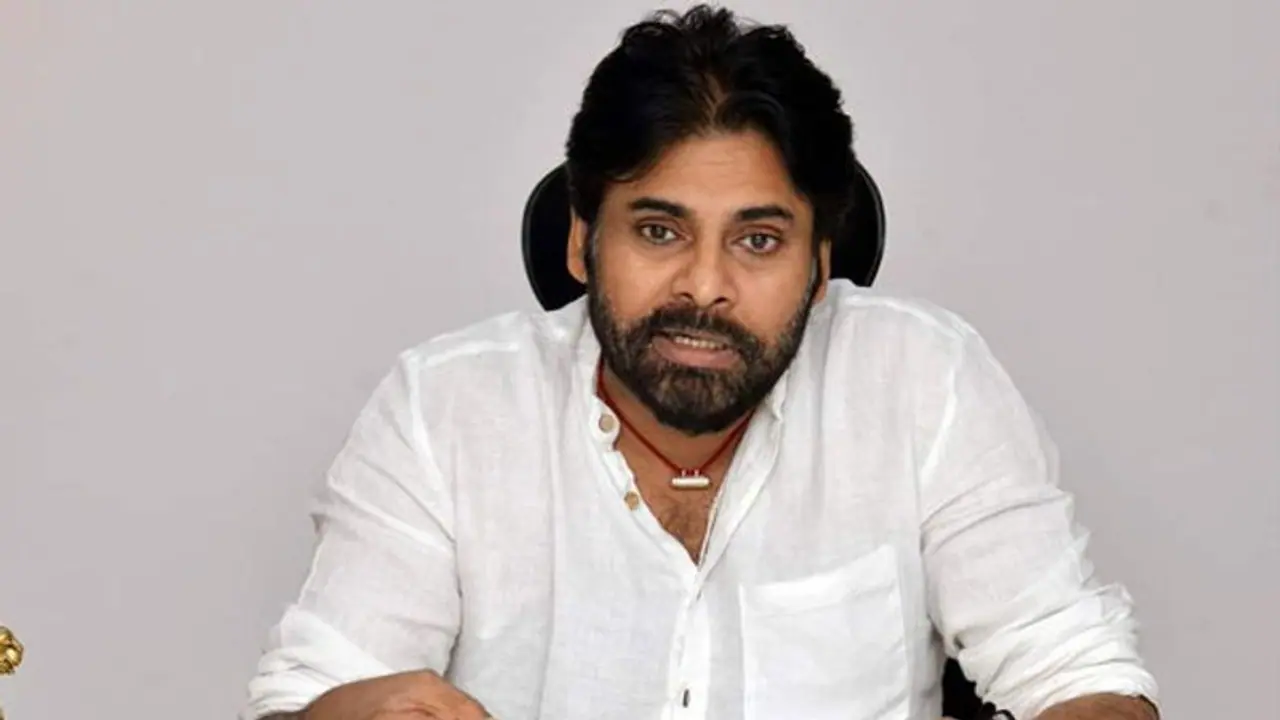 వైసీపీ అనాలోచిత నిర్ణయాల వల్లే విద్యుత్ సంక్షోభం.. ఫోన్ వెలుగులో ప్రసవాలు చేస్తున్న దుస్థితి: జనసేన చీఫ్ పవన్