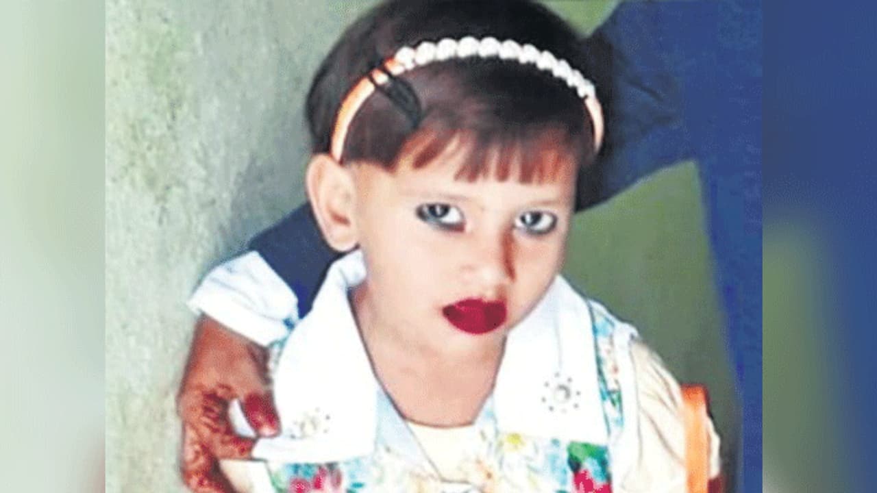 मां की देखादेखी में चली गई बेटी की जान, पिता ने रोते हुए बयां किया वो खौफनाक मंजर मां की देखादेखी में चली गई बेटी की जान, पिता ने रोते हुए बयां किया वो खौफनाक मंजर