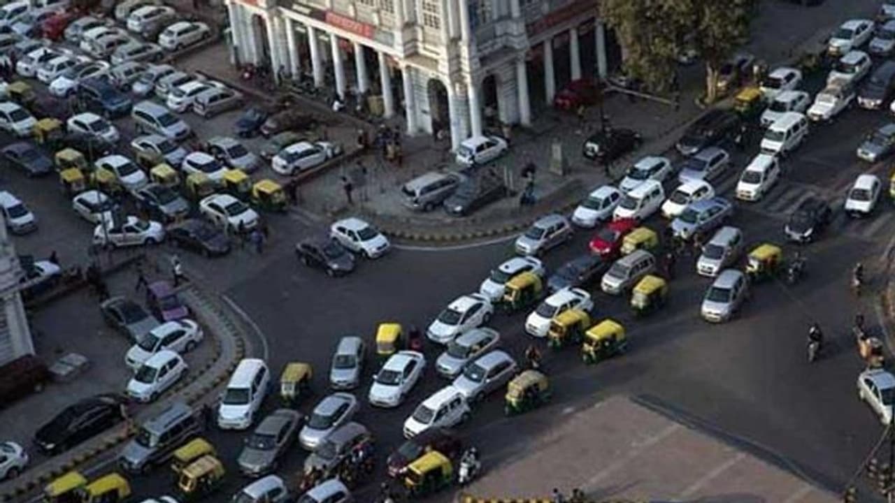 യുവാവിനെ തട്ടിക്കൊണ്ടു പോയവരെ ട്രാഫിക്ക് ബ്ലോക്ക് കുടുക്കി! യുവാവിനെ തട്ടിക്കൊണ്ടു പോയവരെ ട്രാഫിക്ക് ബ്ലോക്ക് കുടുക്കി!