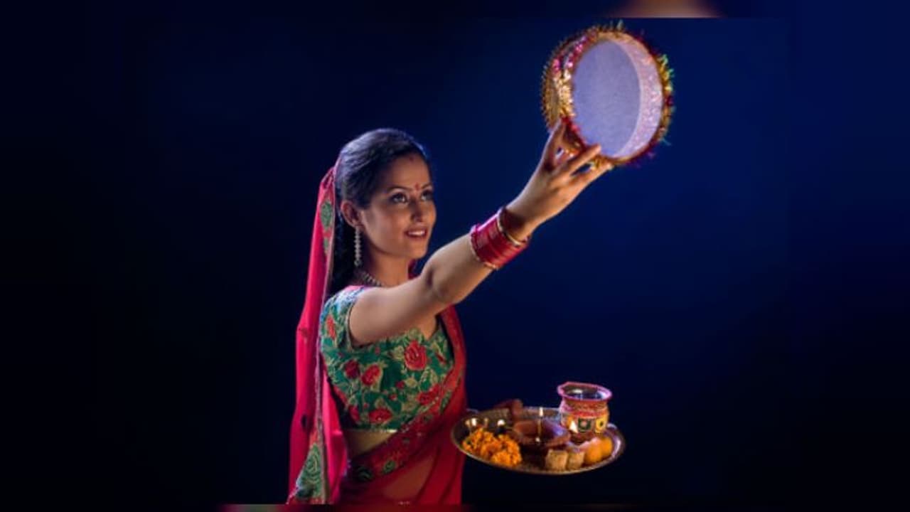 সাত দশক পরে অত্যন্ত শুভ তিথি আজ, জানুন করবা চৌথ এর দিনক্ষণ