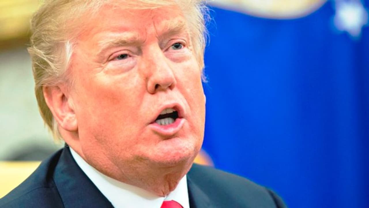 హెచ్ 1బీ రూల్స్ సడలించండి: ట్రంప్కు 60 వర్సిటీల లేఖ.. నిపుణుల కొరత వస్తుందని ఆందోళన హెచ్ 1బీ రూల్స్ సడలించండి: ట్రంప్కు 60 వర్సిటీల లేఖ.. నిపుణుల కొరత వస్తుందని ఆందోళన