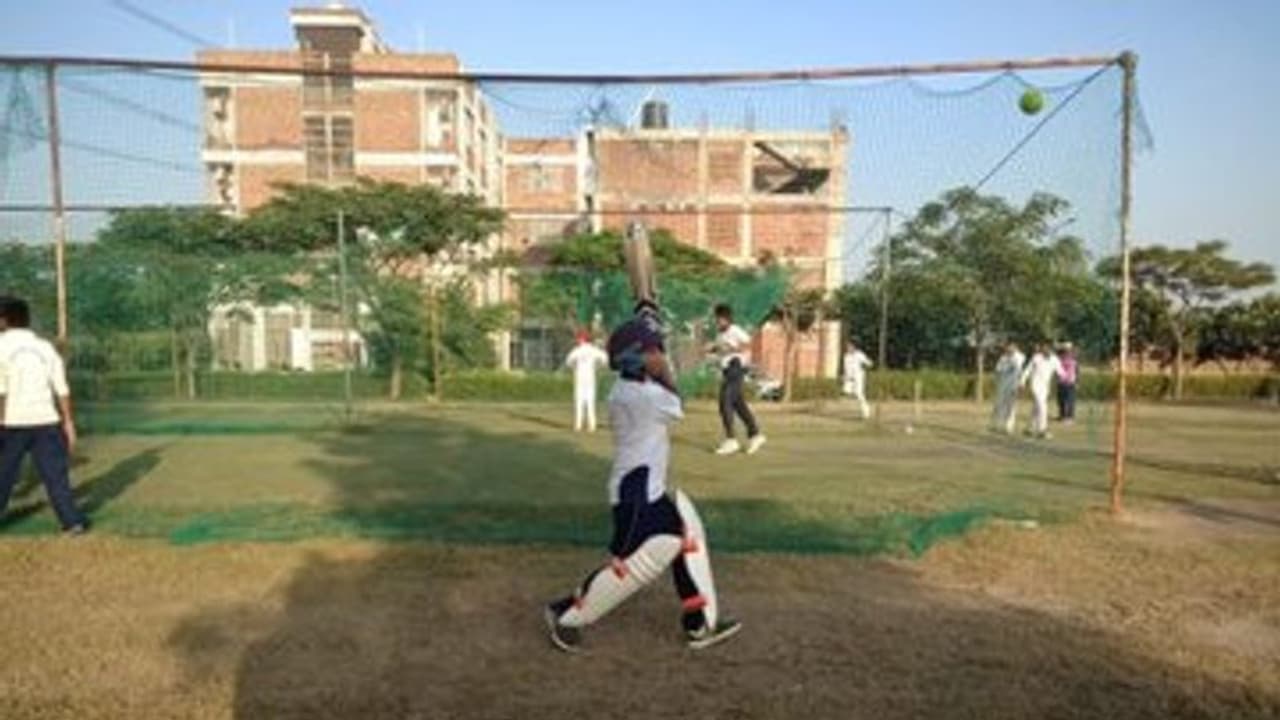 మాట నిలబెట్టుకున్న సెహ్వాగ్: పుల్వామా అమరవీరుల పిల్లలకు ఉచిత విద్య, నెటిజన్లు ఫిదా మాట నిలబెట్టుకున్న సెహ్వాగ్: పుల్వామా అమరవీరుల పిల్లలకు ఉచిత విద్య, నెటిజన్లు ఫిదా