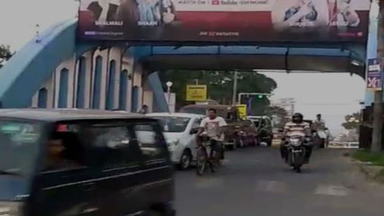 বিশেষজ্ঞদের সুপারিশ মেনে টালা ব্রিজ ভেঙে ফেলারই সিদ্ধান্ত নিল সরকার বিশেষজ্ঞদের সুপারিশ মেনে টালা ব্রিজ ভেঙে ফেলারই সিদ্ধান্ত নিল সরকার