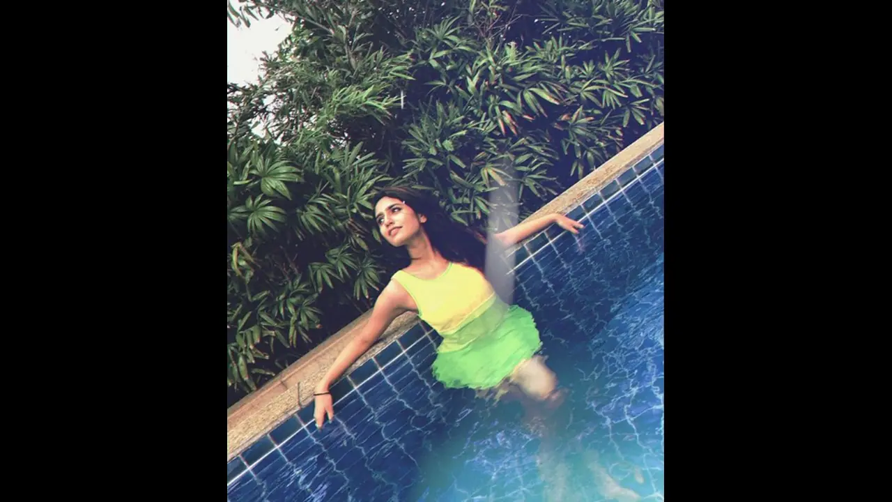 Wink girl Priya Varrier sets internet on fire, shares photos in swimming pool Wink girl Priya Varrier sets internet on fire, shares photos in swimming pool