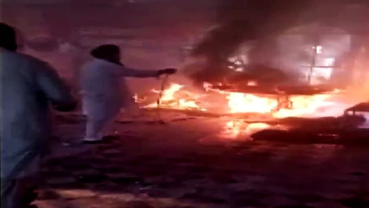 পাকিস্তানের গুরুদ্বারে ভয়াবহ আগুন, ষড়যন্ত্রের অভিযোগ তুললেন শিখ নেতা