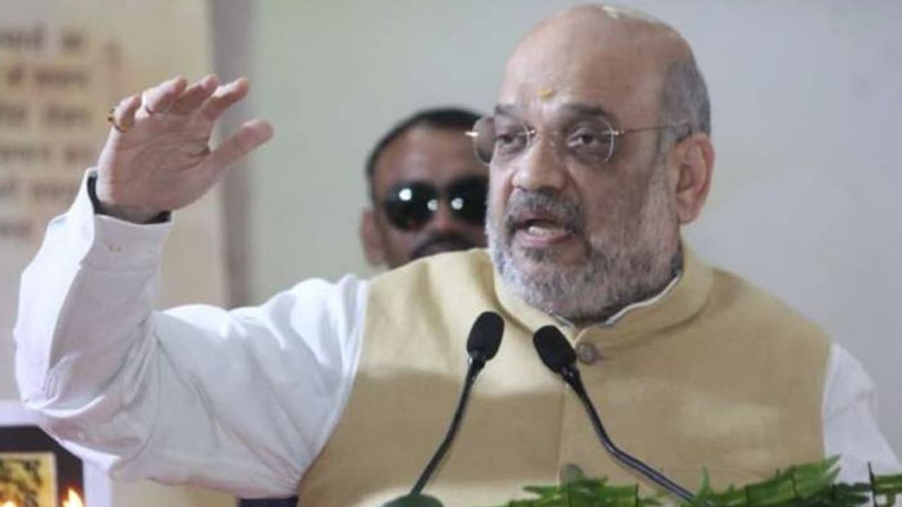 ഇന്ത്യയുടെ കണ്ണിലൂടെ ചരിത്രം മാറ്റി എഴുതണം; ചരിത്രകാരന്മാരോട് അമിത് ഷായുടെ ആഹ്വാനം ഇന്ത്യയുടെ കണ്ണിലൂടെ ചരിത്രം മാറ്റി എഴുതണം; ചരിത്രകാരന്മാരോട് അമിത് ഷായുടെ ആഹ്വാനം