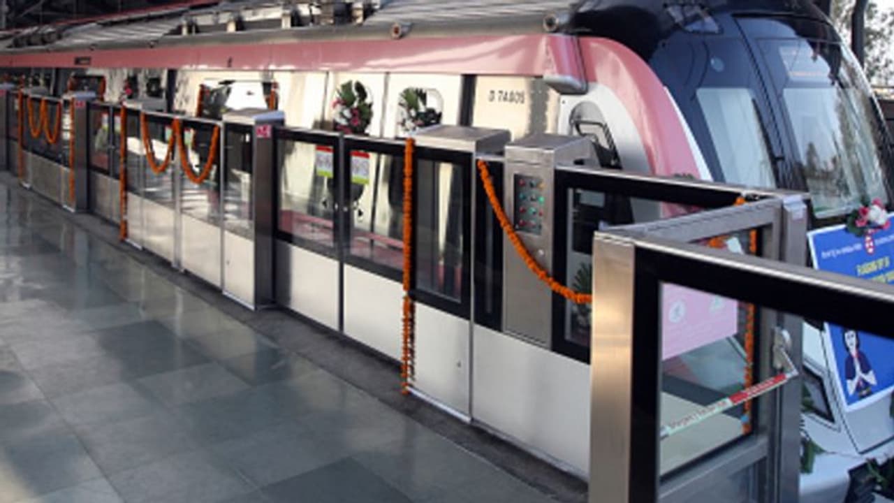 বৃহস্পতিবার থেকে চালু হচ্ছে ইস্ট ওয়েস্ট মেট্রো, খোলা হয়েছে বিশেষ কন্ট্রোল রুম বৃহস্পতিবার থেকে চালু হচ্ছে ইস্ট ওয়েস্ট মেট্রো, খোলা হয়েছে বিশেষ কন্ট্রোল রুম