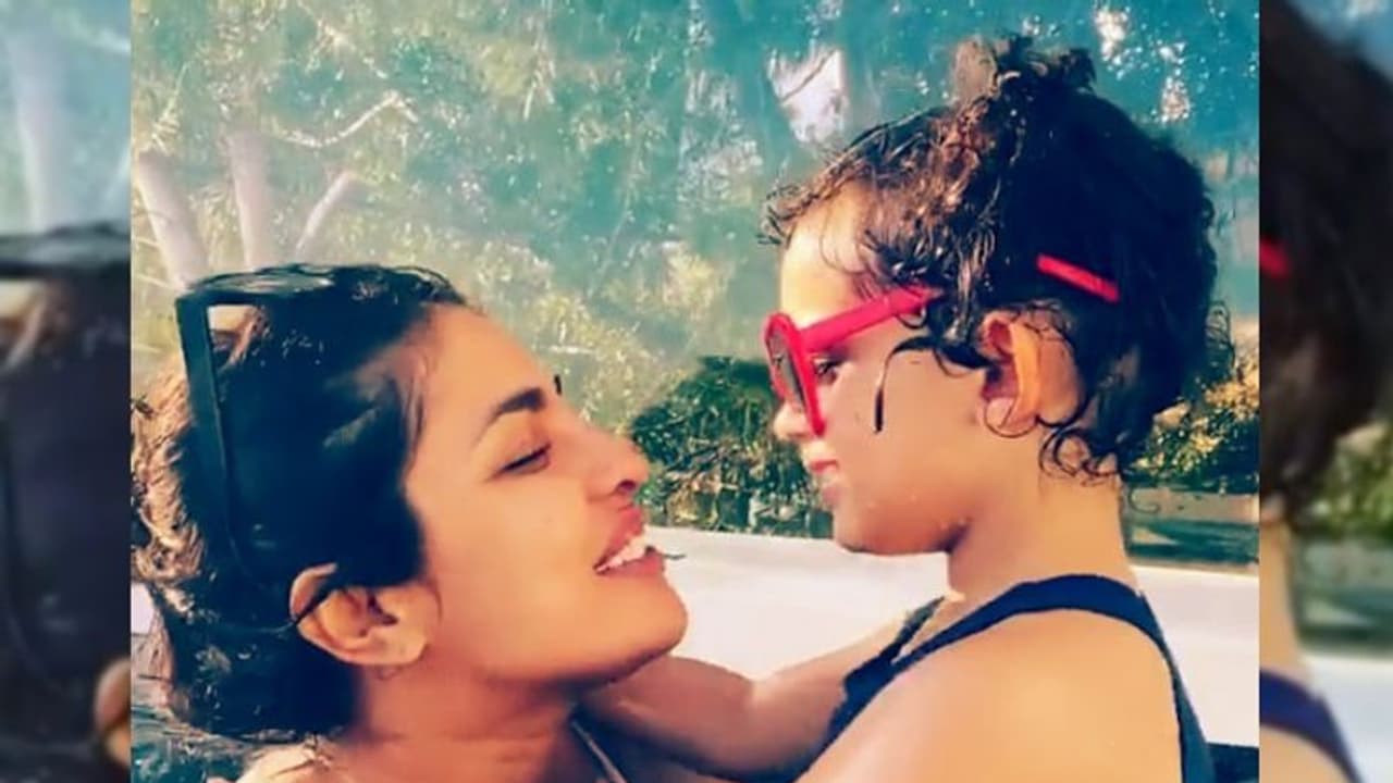 কার সঙ্গে জলকেলিতে মেতেছেন প্রিয়াঙ্কা, মুহূর্তে ভাইরাল ভিডিও কার সঙ্গে জলকেলিতে মেতেছেন প্রিয়াঙ্কা, মুহূর্তে ভাইরাল ভিডিও