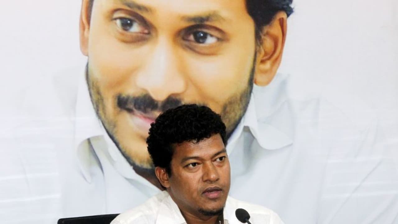 టిడిపిని విలీనం చేయడానికే పొలిట్ బ్యూరో సమావేశం...: వైసిపి ఎమ్మెల్యే టిడిపిని విలీనం చేయడానికే పొలిట్ బ్యూరో సమావేశం...: వైసిపి ఎమ్మెల్యే