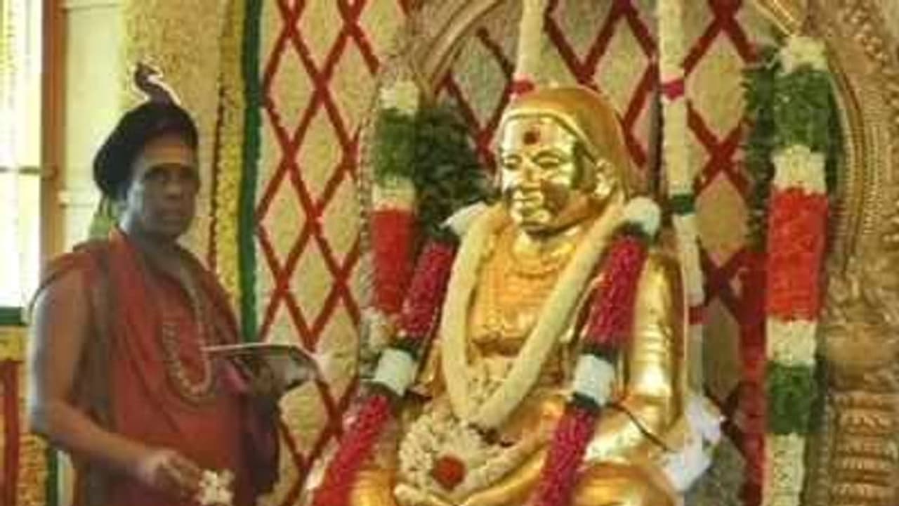 முத்துராமலிங்க தேவர் தங்கக்கவசம்… மீண்டும் வங்கி அதிகாரிகளிடம் ஒப்படைத்த மதுரை டி.ஆர்.ஓ!!