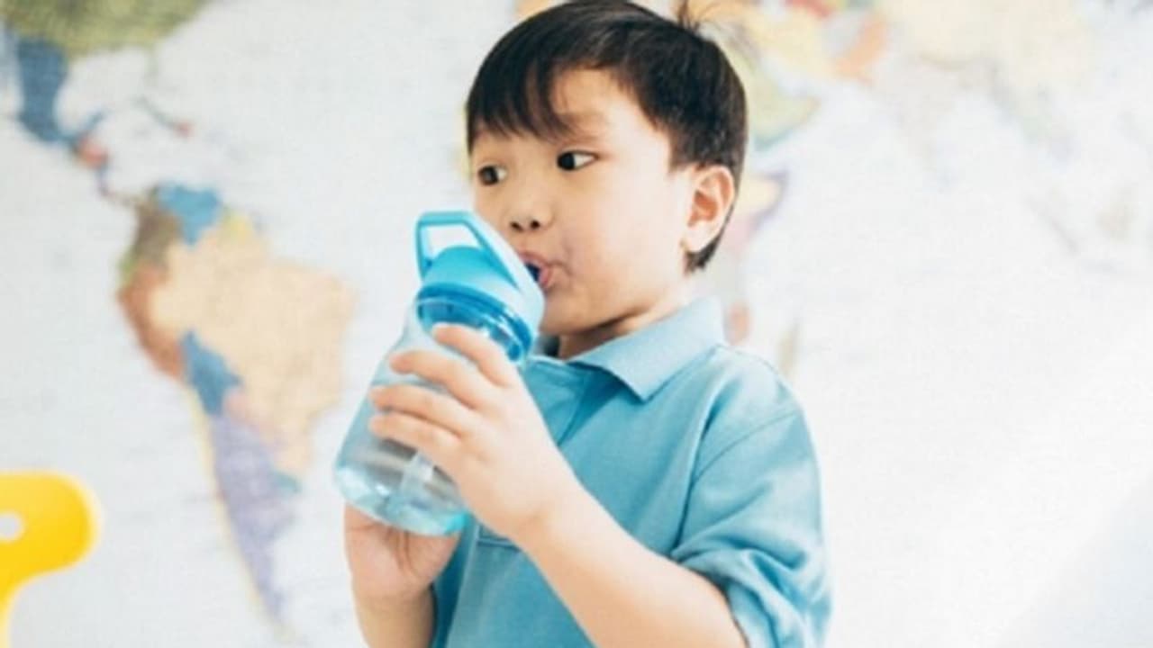 ಮಕ್ಕಳು ನೀರು ಕುಡಿಯದೇ ಬಾಟಲ್ ವಾಪಸ್ ತರ್ತಾರ..? ಈ ಶಾಲೆಯಲ್ಲಿದೆ ಹೊಸ ಐಡಿಯಾ..!