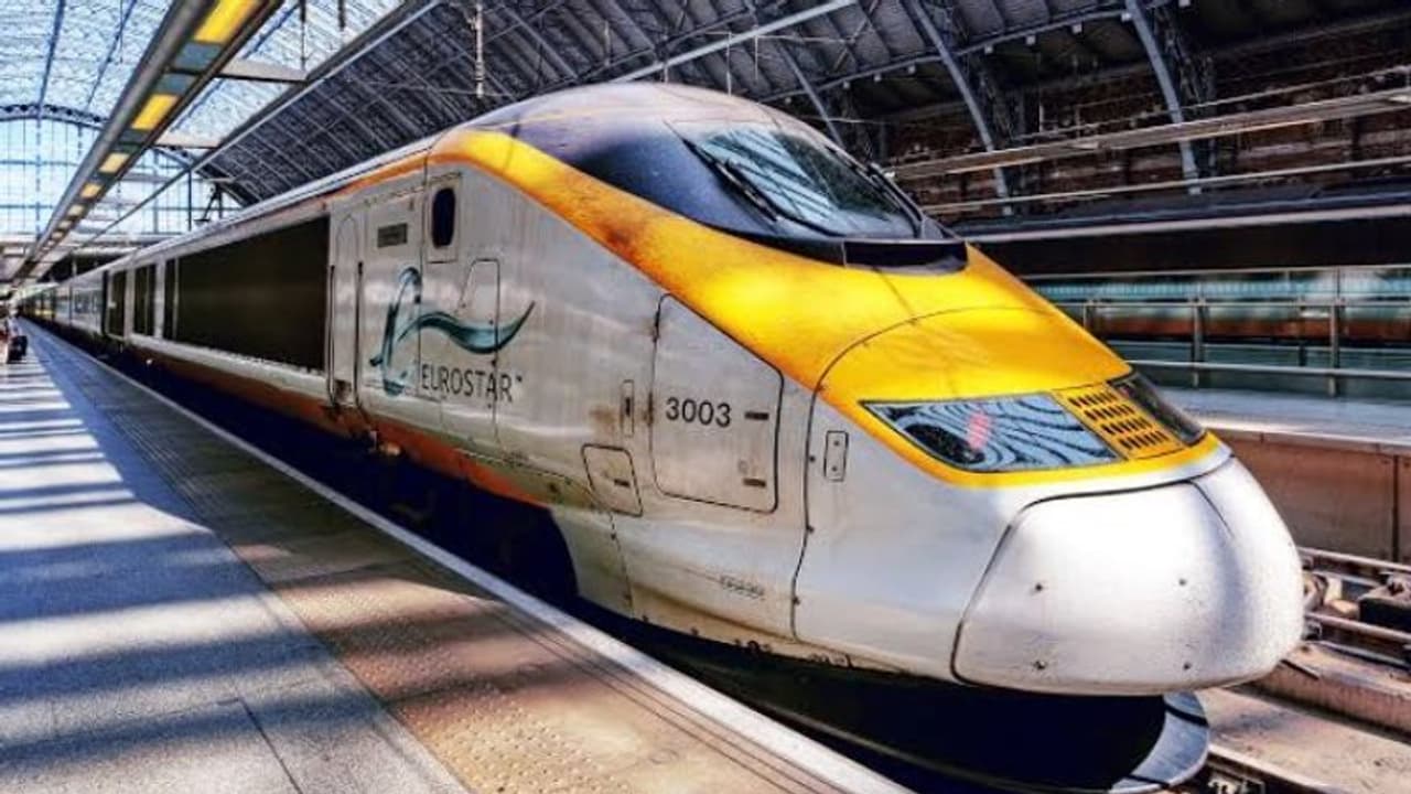 അഞ്ച് വർഷം കൊണ്ട് പൂർത്തിയാക്കുക ലക്ഷ്യം; കേരളത്തിന്റെ അതിവേഗ റെയിൽപാത പദ്ധതി റിപ്പോർട്ടിന് അംഗീകാരം അഞ്ച് വർഷം കൊണ്ട് പൂർത്തിയാക്കുക ലക്ഷ്യം; കേരളത്തിന്റെ അതിവേഗ റെയിൽപാത പദ്ധതി റിപ്പോർട്ടിന് അംഗീകാരം