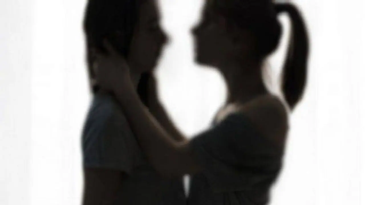 ಸಲಿಂಗ ಸಂಬಂಧ ವಿರೋಧಿಸಿದ್ದಕ್ಕೆ ಲಿಂಗ ಬದಲಿಸಿಕೊಂಡಳು! ಸಲಿಂಗ ಸಂಬಂಧ ವಿರೋಧಿಸಿದ್ದಕ್ಕೆ ಲಿಂಗ ಬದಲಿಸಿಕೊಂಡಳು!