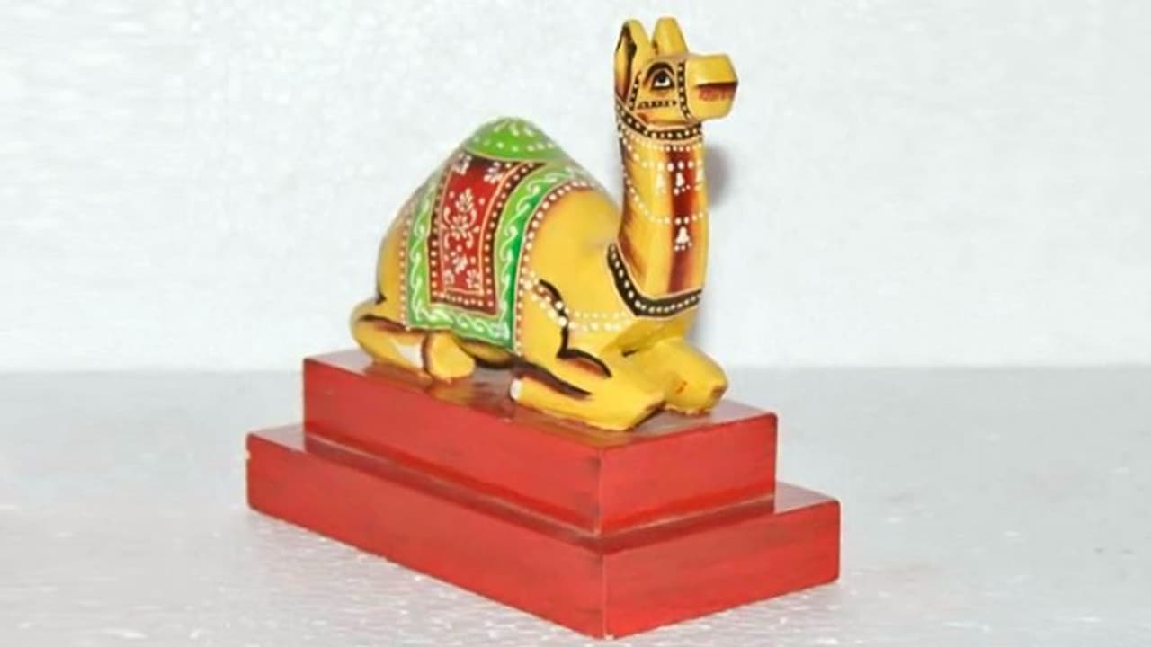 फेंगशुई में ऊंट को माना जाता है शुभ, घर या ऑफिस में रखना चाहिए ऊंट का शो पीस फेंगशुई में ऊंट को माना जाता है शुभ, घर या ऑफिस में रखना चाहिए ऊंट का शो पीस