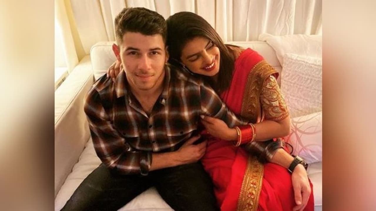 করবা চৌথের উদযাপনে মাতলেন নিক প্রিয়াঙ্কা, সুদূর সান দিয়েগো থেকে করবা চৌথের উদযাপনে মাতলেন নিক প্রিয়াঙ্কা, সুদূর সান দিয়েগো থেকে