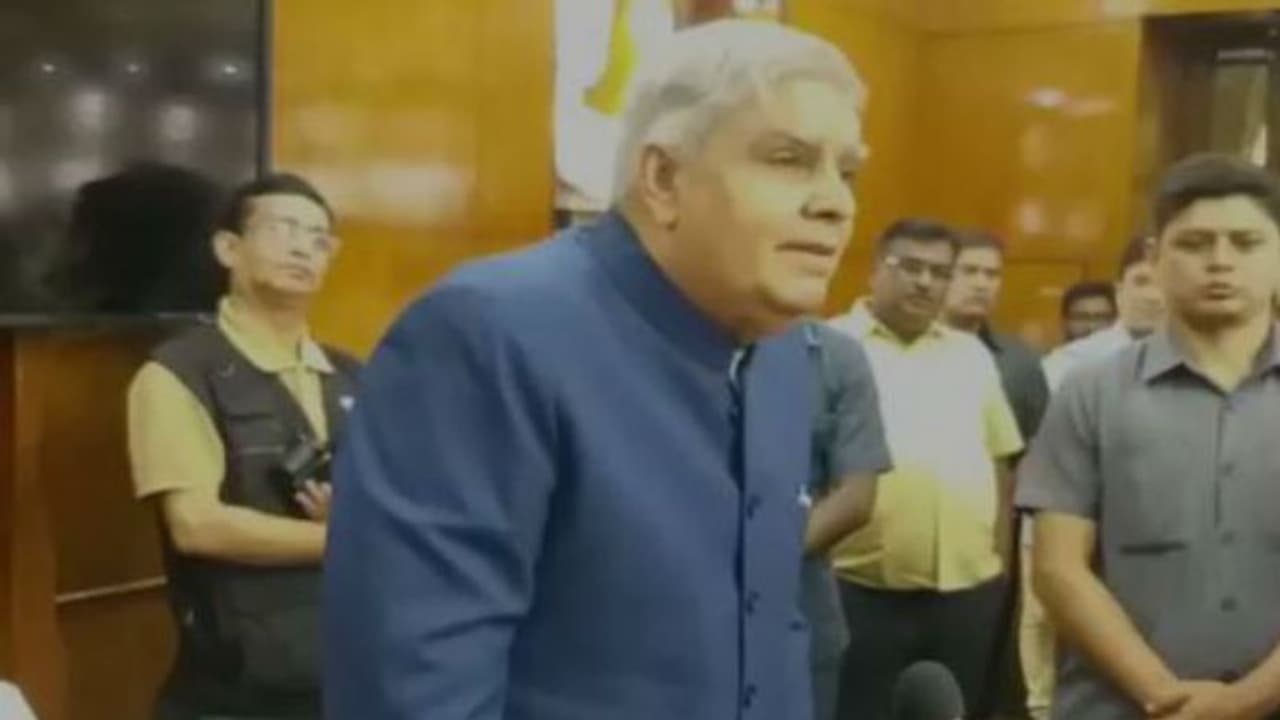 যাদবপুর বিশ্ববিদ্যালয়ের কোর্ট বৈঠকে রাজ্যপাল, সমাবর্তনে সম্মান প্রাপকদের বাছাই নিয়ে দ্বন্দ্ব যাদবপুর বিশ্ববিদ্যালয়ের কোর্ট বৈঠকে রাজ্যপাল, সমাবর্তনে সম্মান প্রাপকদের বাছাই নিয়ে দ্বন্দ্ব