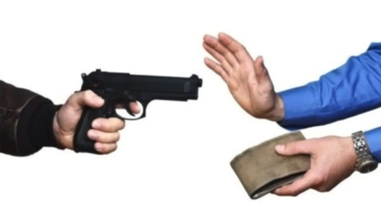 ತಲೆಗೆ ಗನ್ ಇಟ್ಟು, ನಗದು, ಮೊಬೈಲ್ ಸಹಿತ ಕಾರನ್ನೇ ಎಗರಿಸಿದ್ರು..! ತಲೆಗೆ ಗನ್ ಇಟ್ಟು, ನಗದು, ಮೊಬೈಲ್ ಸಹಿತ ಕಾರನ್ನೇ ಎಗರಿಸಿದ್ರು..!