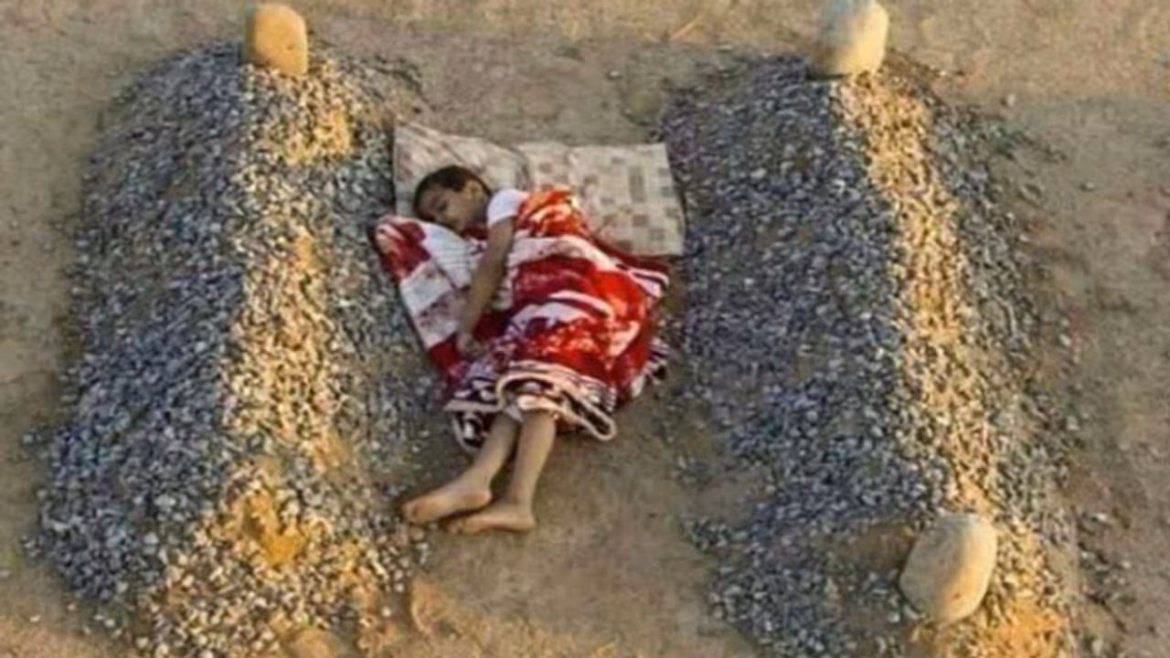 'मां पिता की मौत के बाद बेटा कब्रों के बीच ही सोता है...' इस दावे के साथ वायरल फोटो का सच क्या है 'मां पिता की मौत के बाद बेटा कब्रों के बीच ही सोता है...' इस दावे के साथ वायरल फोटो का सच क्या है