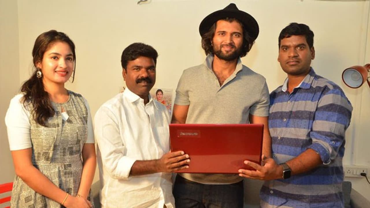 బిత్తిరి సత్తి సినిమాకి విజయ్ దేవరకొండ సపోర్ట్! బిత్తిరి సత్తి సినిమాకి విజయ్ దేవరకొండ సపోర్ట్!