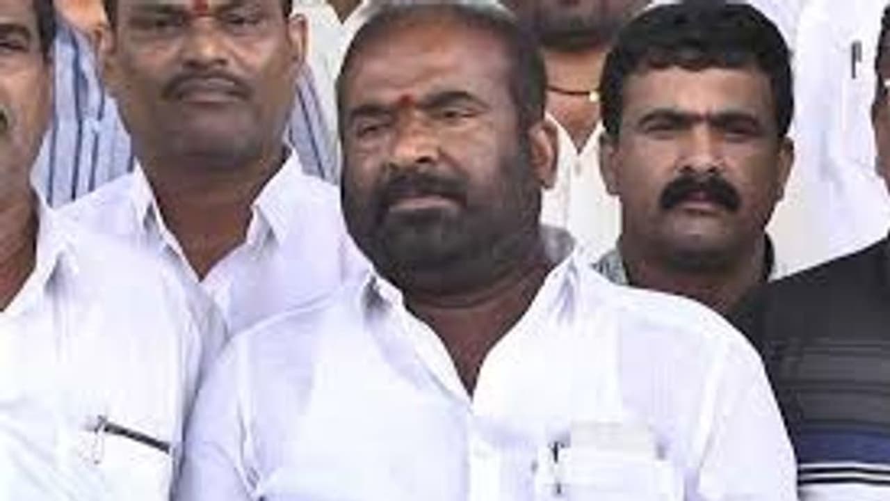 ఐదు లక్షలతో సకల జనుల సమర భేరీ: ఆర్టీసీ జేఎసీ నిర్ణయాలివే ఐదు లక్షలతో సకల జనుల సమర భేరీ: ఆర్టీసీ జేఎసీ నిర్ణయాలివే