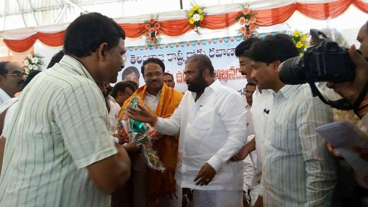 త్వరలో ఆర్టీసీ కార్మికుల మిలియన్ మార్చ్: అశ్వత్థామరెడ్డి పిలుపు త్వరలో ఆర్టీసీ కార్మికుల మిలియన్ మార్చ్: అశ్వత్థామరెడ్డి పిలుపు