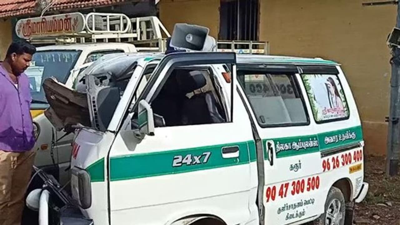 டிராக்டரில் பயங்கரமாக மோதிய ஆம்புலன்ஸ்..! ஓட்டுநர் சம்பவ இடத்திலேயே தலைநசுங்கி பலி..! விபத்தில் சிக்கியவர்களை மீட்க விரைந்து சென்றபோது நிகழ்ந்த சோகம்..! டிராக்டரில் பயங்கரமாக மோதிய ஆம்புலன்ஸ்..! ஓட்டுநர் சம்பவ இடத்திலேயே தலைநசுங்கி பலி..! விபத்தில் சிக்கியவர்களை மீட்க விரைந்து சென்றபோது நிகழ்ந்த சோகம்..!