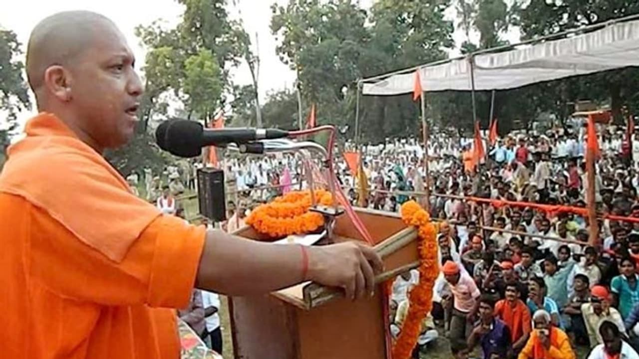 आजम के गढ़ रामपुर में योगी ने कहा जो पुलिस से उलझा, उसे पहुंचा दिया यमलोक आजम के गढ़ रामपुर में योगी ने कहा जो पुलिस से उलझा, उसे पहुंचा दिया यमलोक