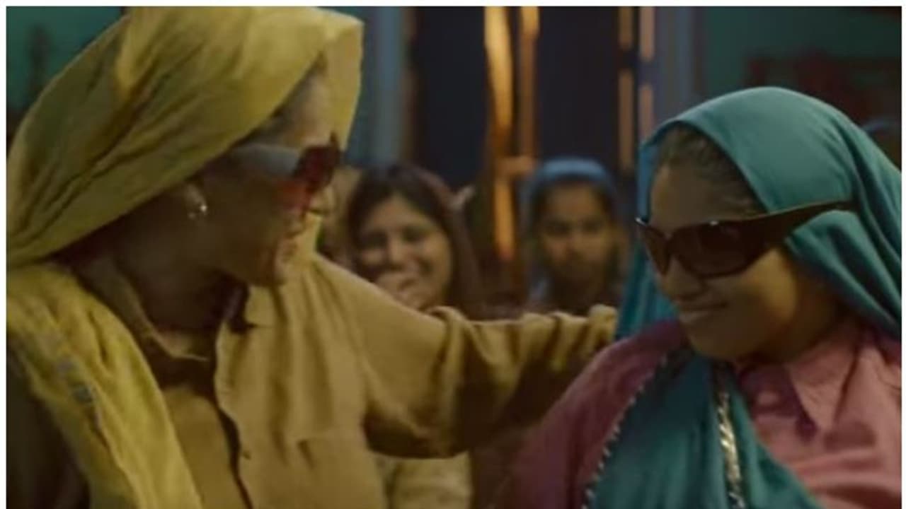 ബേബി ഗോള്ഡ് സാൻഡ് കി ആങ്കിലെ പുതിയ ഗാനം പുറത്തുവിട്ടു ബേബി ഗോള്ഡ് സാൻഡ് കി ആങ്കിലെ പുതിയ ഗാനം പുറത്തുവിട്ടു