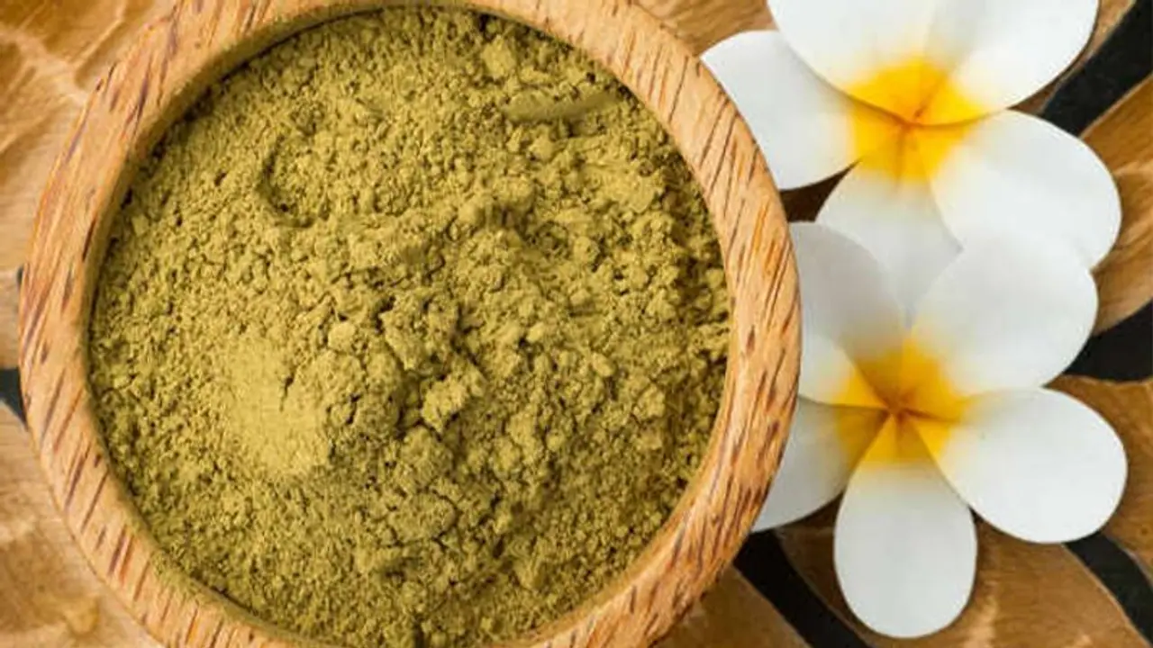 നര മറയ്ക്കാൻ ഹെന്ന ഈ രീതിയിൽ ഉപയോഗിക്കാം നര മറയ്ക്കാൻ ഹെന്ന ഈ രീതിയിൽ ഉപയോഗിക്കാം