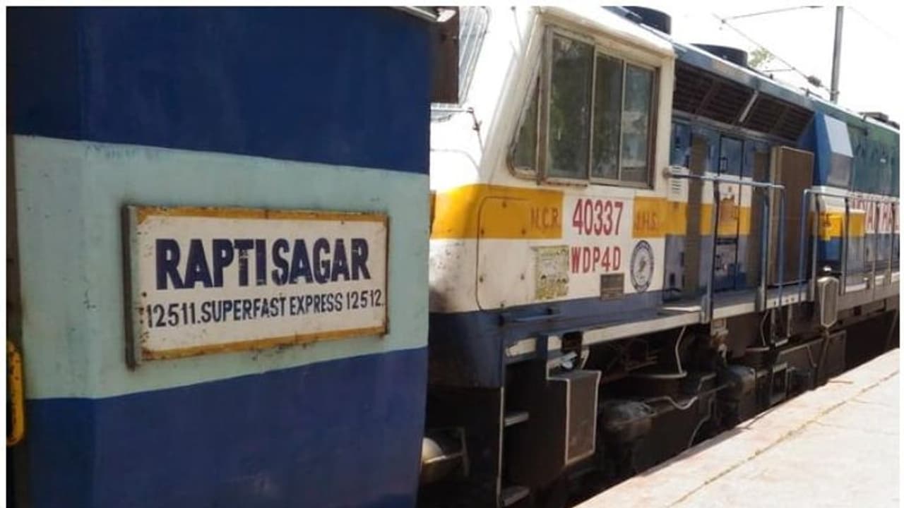 മാധ്യമപ്രവര്ത്തകയ്ക്കെതിരെ റെയില്വേ പാന്ട്രി ജീവനക്കാരന്റെ കയ്യേറ്റ ശ്രമം മാധ്യമപ്രവര്ത്തകയ്ക്കെതിരെ റെയില്വേ പാന്ട്രി ജീവനക്കാരന്റെ കയ്യേറ്റ ശ്രമം