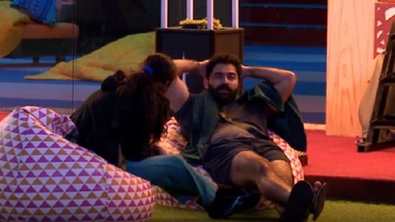 ಮನೆಯೊಳಗಿರುವ ಇವರನ್ನ ಕೊಲೆ ಮಾಡ್ತಾರಂತೆ.. ಶುರುವಾಯ್ತು ಲವ್ಸ್ಟೋರಿ..! ಮನೆಯೊಳಗಿರುವ ಇವರನ್ನ ಕೊಲೆ ಮಾಡ್ತಾರಂತೆ.. ಶುರುವಾಯ್ತು ಲವ್ಸ್ಟೋರಿ..!