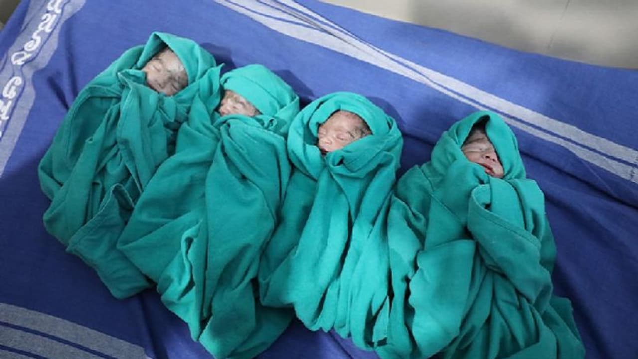 ವಿಜಯಪುರದಲ್ಲಿ 4 ಮಕ್ಕಳಿಗೆ ಜನ್ಮ ನೀಡಿದ ಮಹಾ ತಾಯಿ! ವಿಜಯಪುರದಲ್ಲಿ 4 ಮಕ್ಕಳಿಗೆ ಜನ್ಮ ನೀಡಿದ ಮಹಾ ತಾಯಿ!