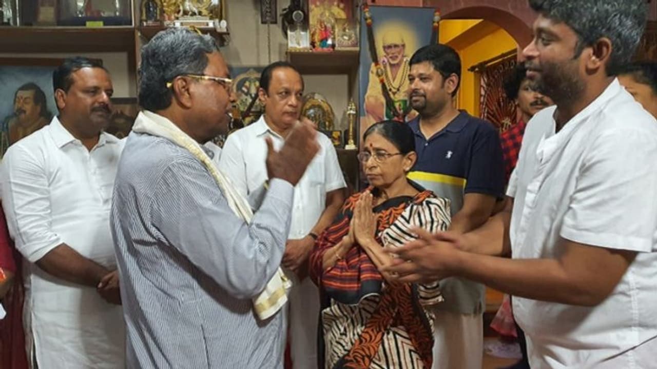 ಕದ್ರಿ ಗೋಪಾಲನಾಥ್ ಮನೆಗೆ ಸಿದ್ದು ಭೇಟಿ ಕದ್ರಿ ಗೋಪಾಲನಾಥ್ ಮನೆಗೆ ಸಿದ್ದು ಭೇಟಿ