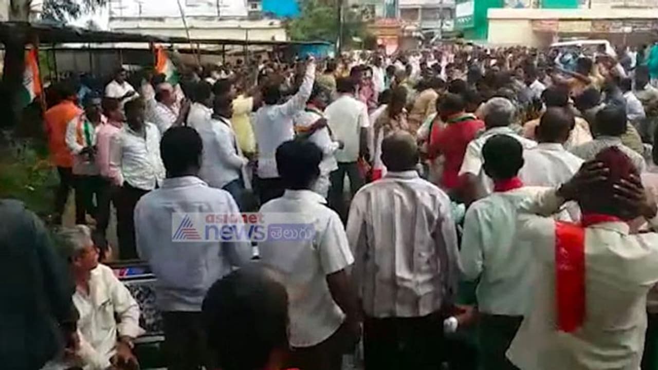 అనుమానాస్పద స్థితిలో ఆర్టీసీ డ్రైవర్ మృతి.. ఆత్మహత్య అంటూ.. అనుమానాస్పద స్థితిలో ఆర్టీసీ డ్రైవర్ మృతి.. ఆత్మహత్య అంటూ..