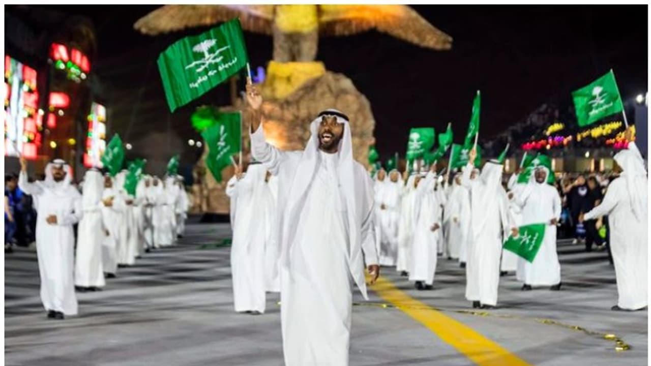 റിയാദ് സീസണിൽ ചരിത്രം സൃഷ്ടിച്ച് കാർണിവൽ പരേഡ് റിയാദ് സീസണിൽ ചരിത്രം സൃഷ്ടിച്ച് കാർണിവൽ പരേഡ്