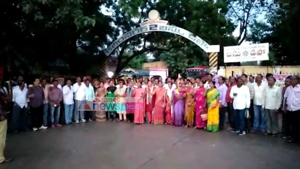 RTC Strike:వరంగల్ జిల్లాలో ఆర్టీసీ కండక్టర్ రవీందర్ మృతి