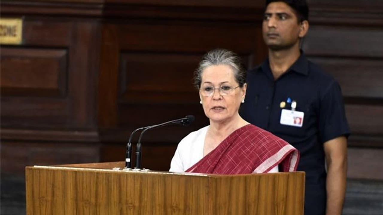 आखिरी वक्त में रद्द हो गई सोनिया गांधी की महेंद्रगढ़ रैली, कहीं ये वजह तो नहीं है पीछे! आखिरी वक्त में रद्द हो गई सोनिया गांधी की महेंद्रगढ़ रैली, कहीं ये वजह तो नहीं है पीछे!