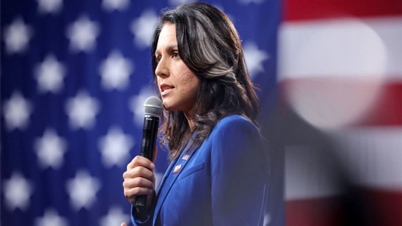 तुलसी गबार्ड का क्लिटंन को जवाब, कहा आमने सामने करें मुकाबला, कायरों की तरह पीछे ना छिपे