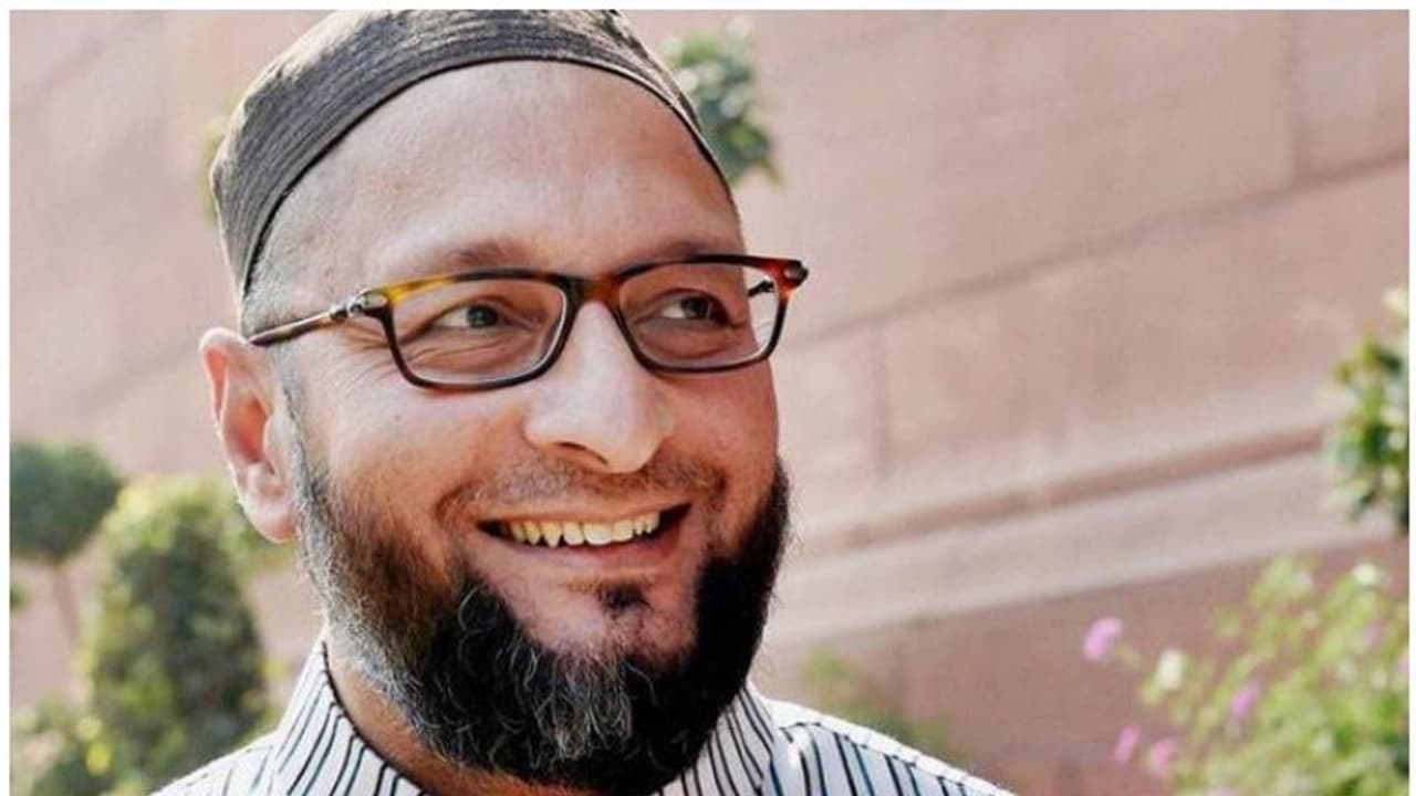 'പുതിയ 50:50 ബിസ്കറ്റ് ഉണ്ടോ?': ബിജെപി സേന അധികാര വടംവലിയെ പരിഹസിച്ച് ഒവൈസി 'പുതിയ 50:50 ബിസ്കറ്റ് ഉണ്ടോ?': ബിജെപി സേന അധികാര വടംവലിയെ പരിഹസിച്ച് ഒവൈസി